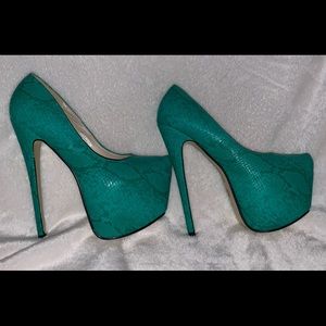 FABULOUS Sea Green Ultra-High Heels Faux Snakeskin Size 9